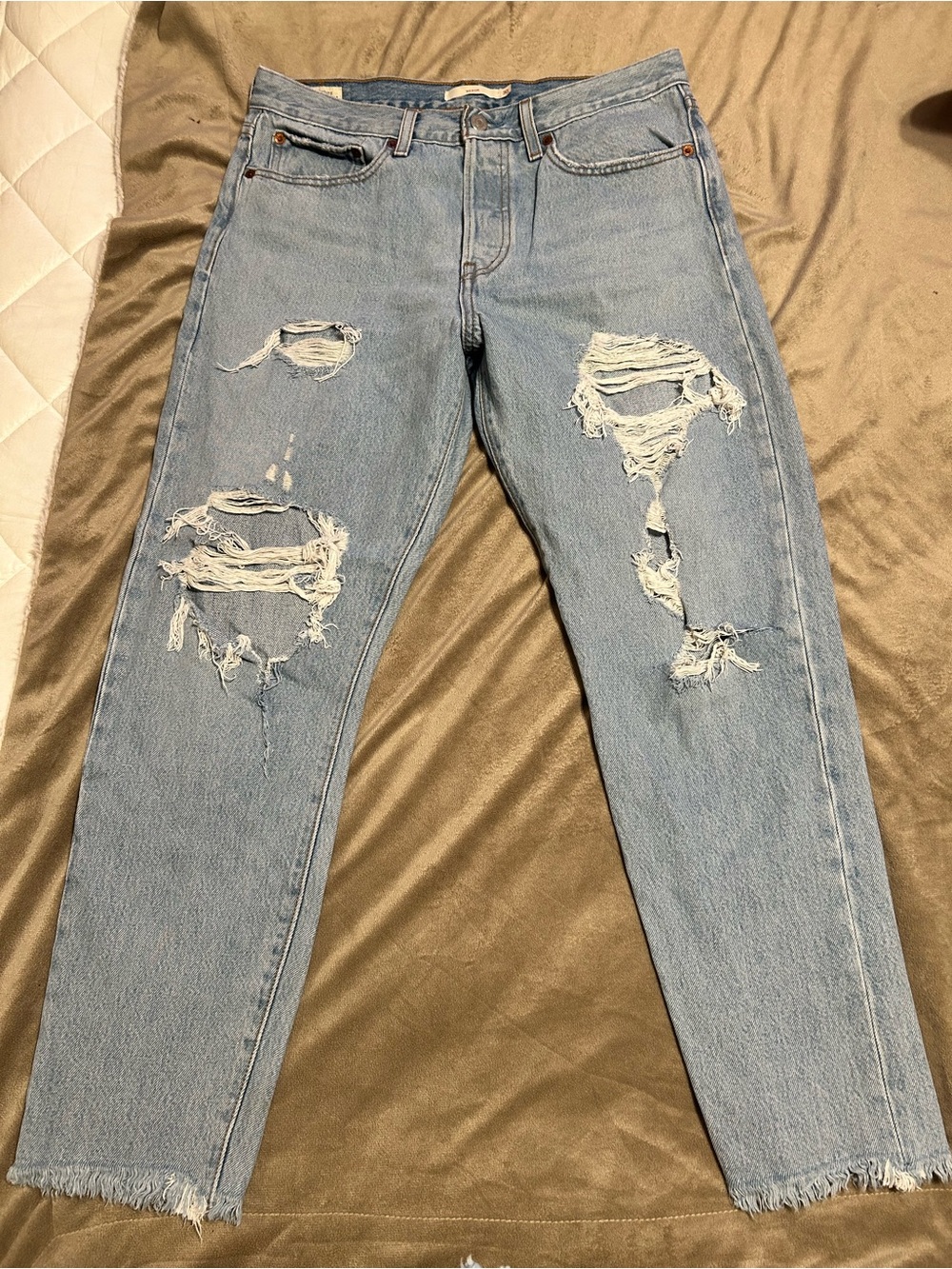 Women’s Levi’s Light Blue Distressed Ripped Jeans size 30